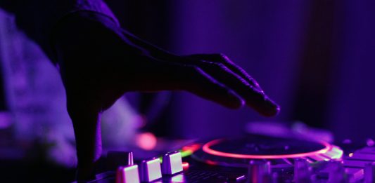 תקליטנים לבת מצווה – עושים לכם שמח